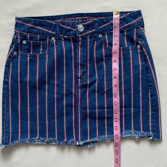 American Eagle Patriotic High Rise Raw Hem Mini Denim Skirt Size 6 Long - Picture 4 of 5